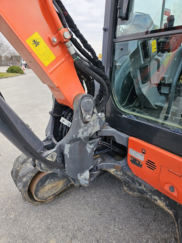 Mini excavator KUBOTA KX057-4: picture 9