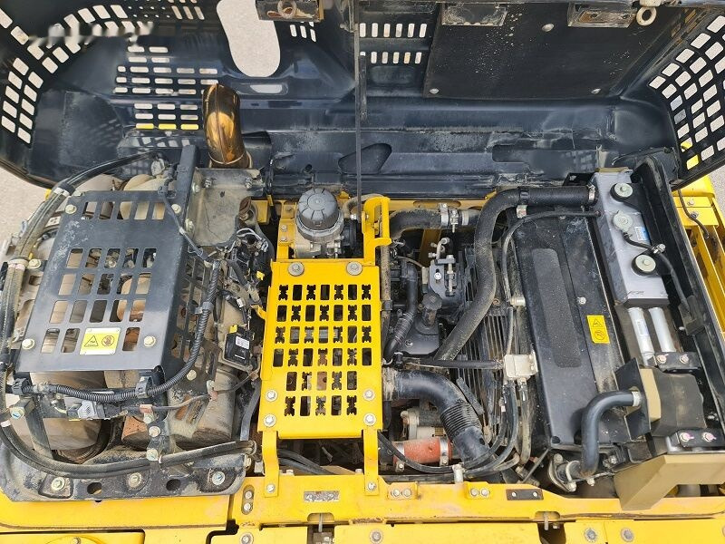 Crawler excavator Komatsu PC240NLC-11: picture 12