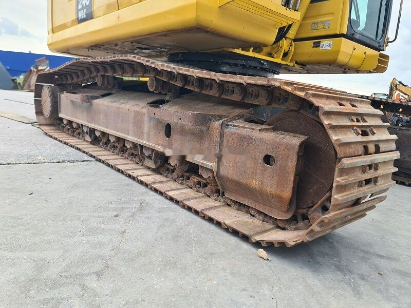 Crawler excavator Komatsu PC240NLC-11: picture 17