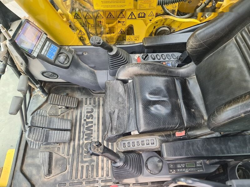 Crawler excavator Komatsu PC240NLC-11: picture 10