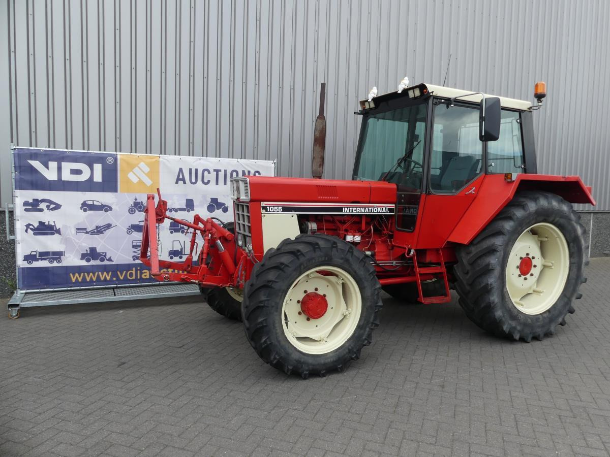 International 1055A - Farm tractor: picture 2 International 1055A - Farm tractor: picture 2
