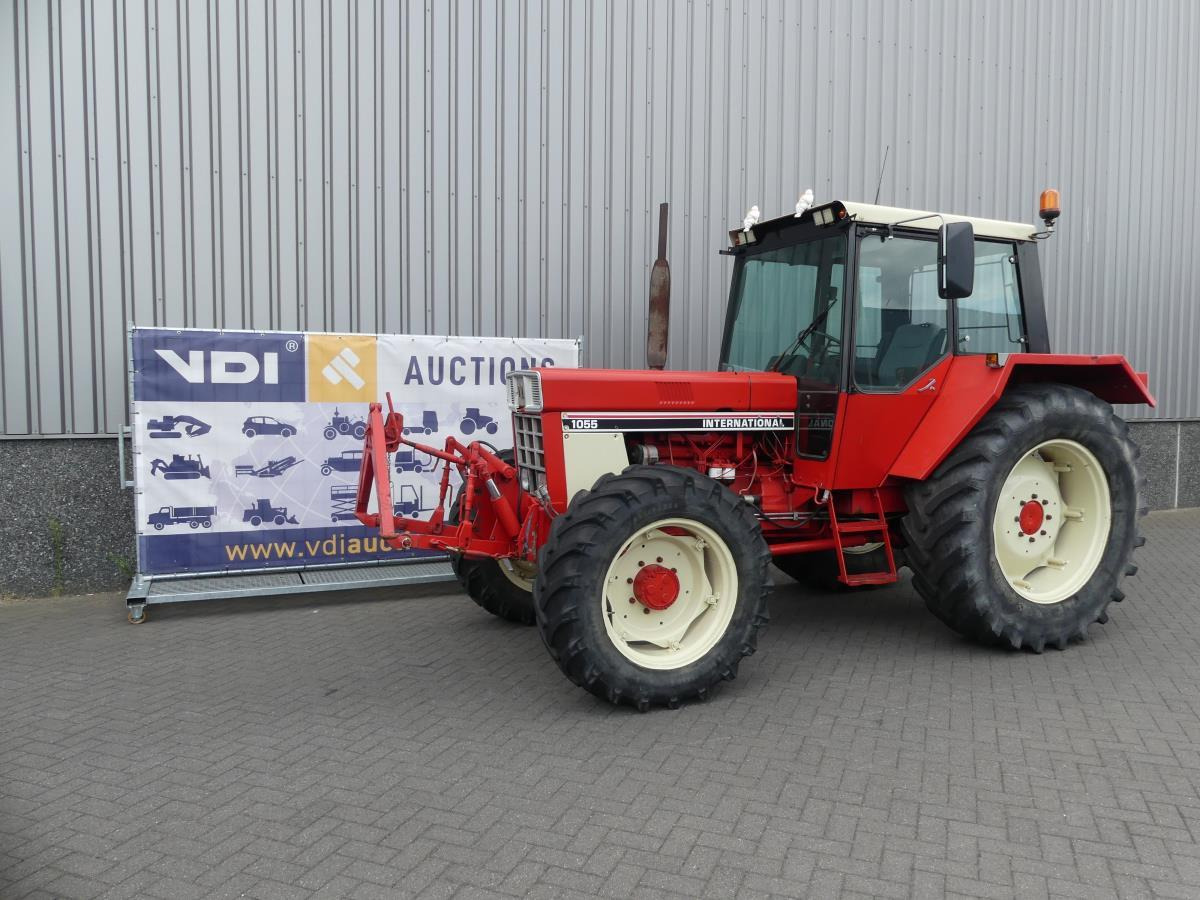 International 1055A - Farm tractor: picture 1 International 1055A - Farm tractor: picture 1