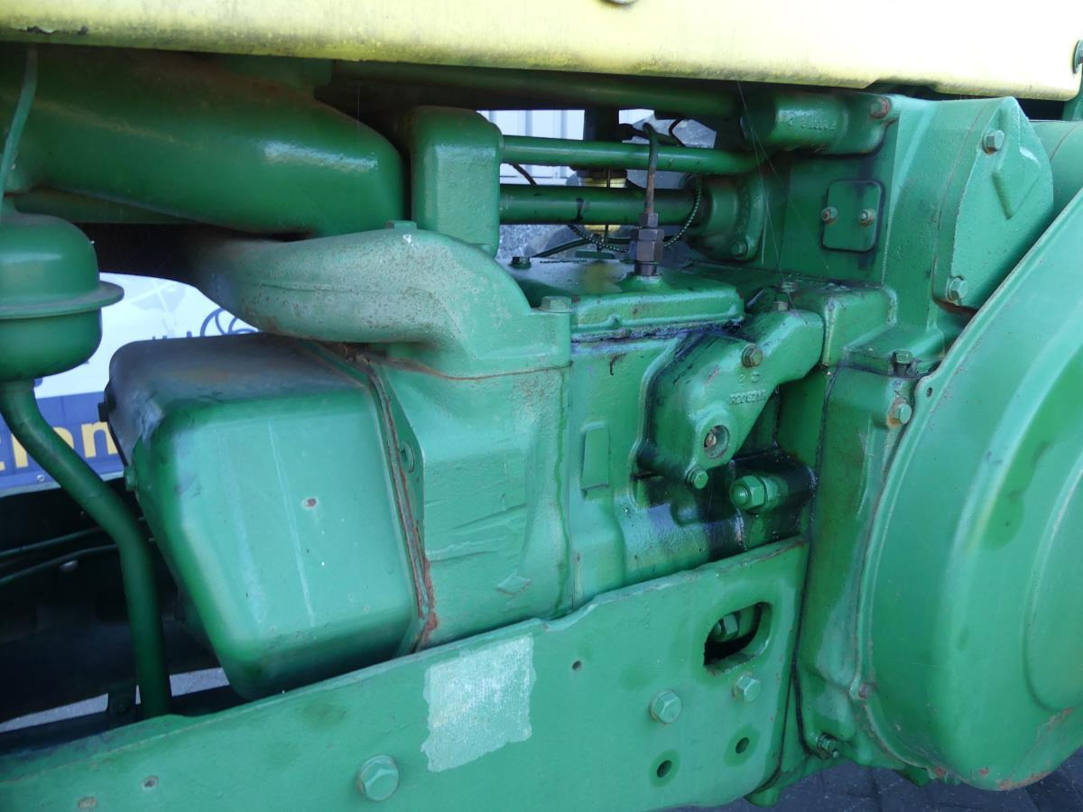 Farm tractor John-Deere 730: picture 24