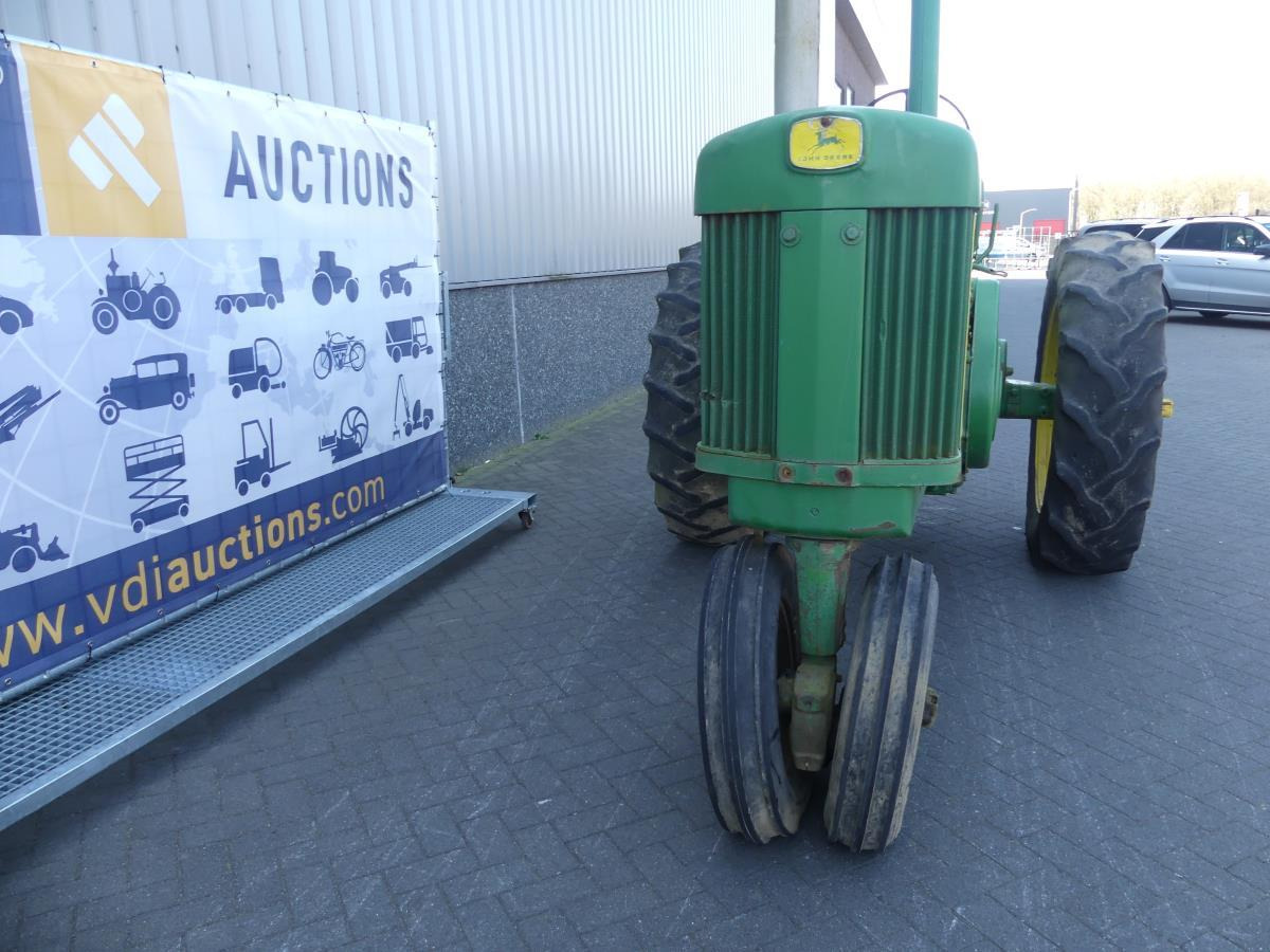 Farm tractor John-Deere 730: picture 28