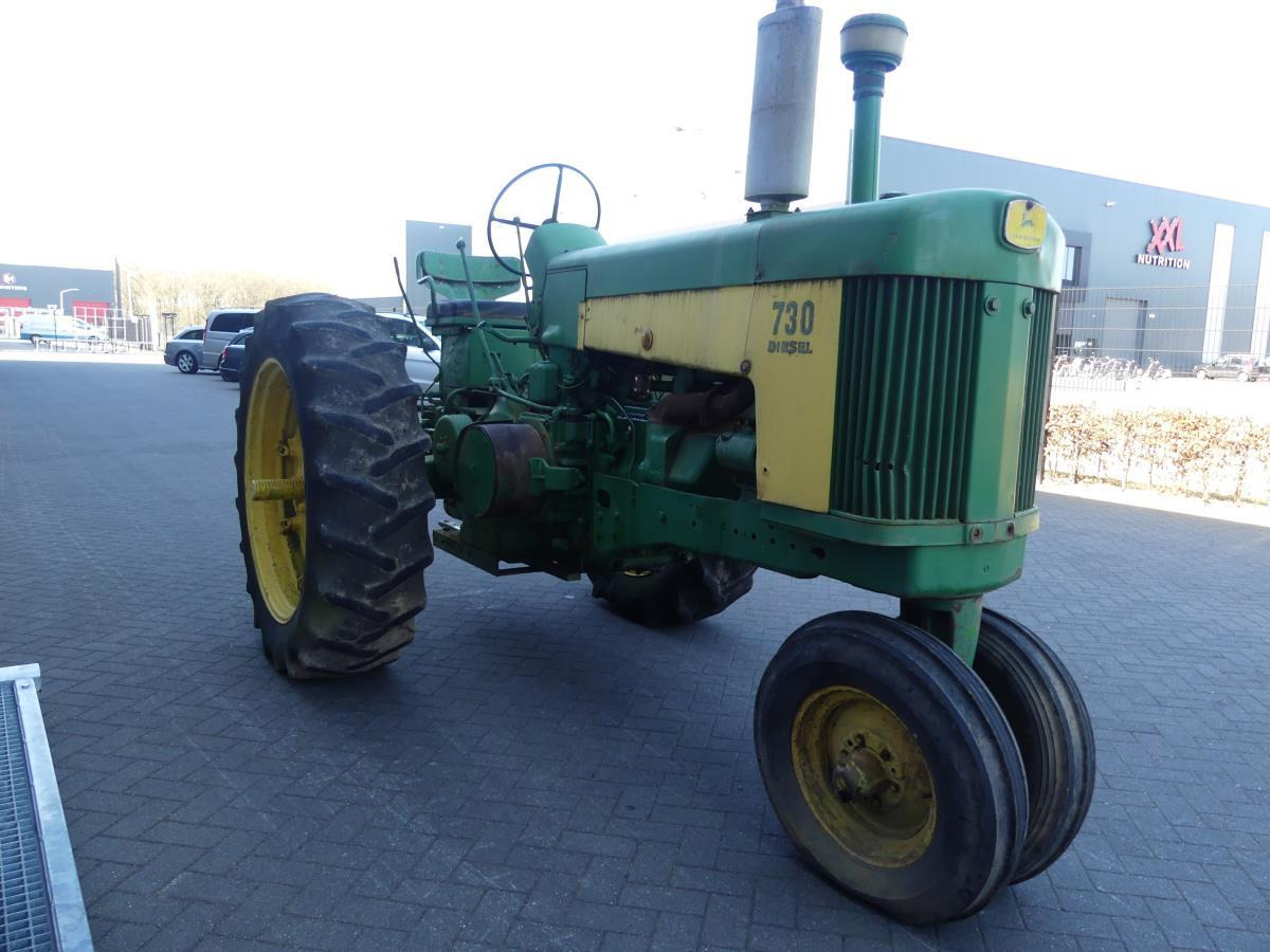 Farm tractor John-Deere 730: picture 34