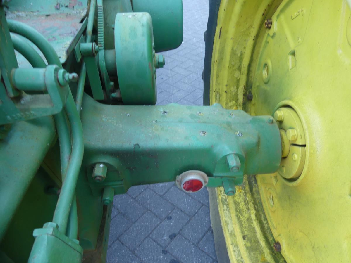 Farm tractor John-Deere 730: picture 10
