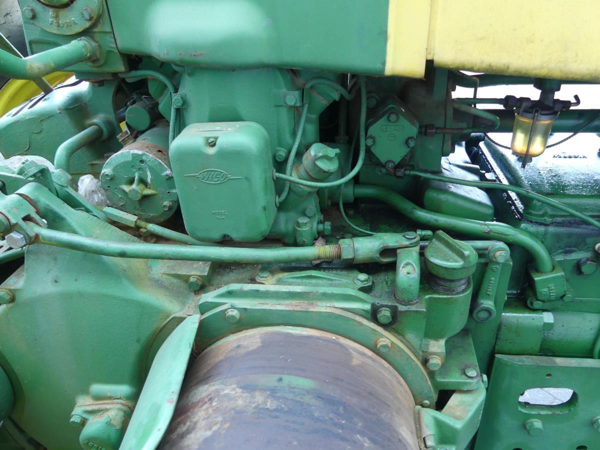 Farm tractor John-Deere 730: picture 30