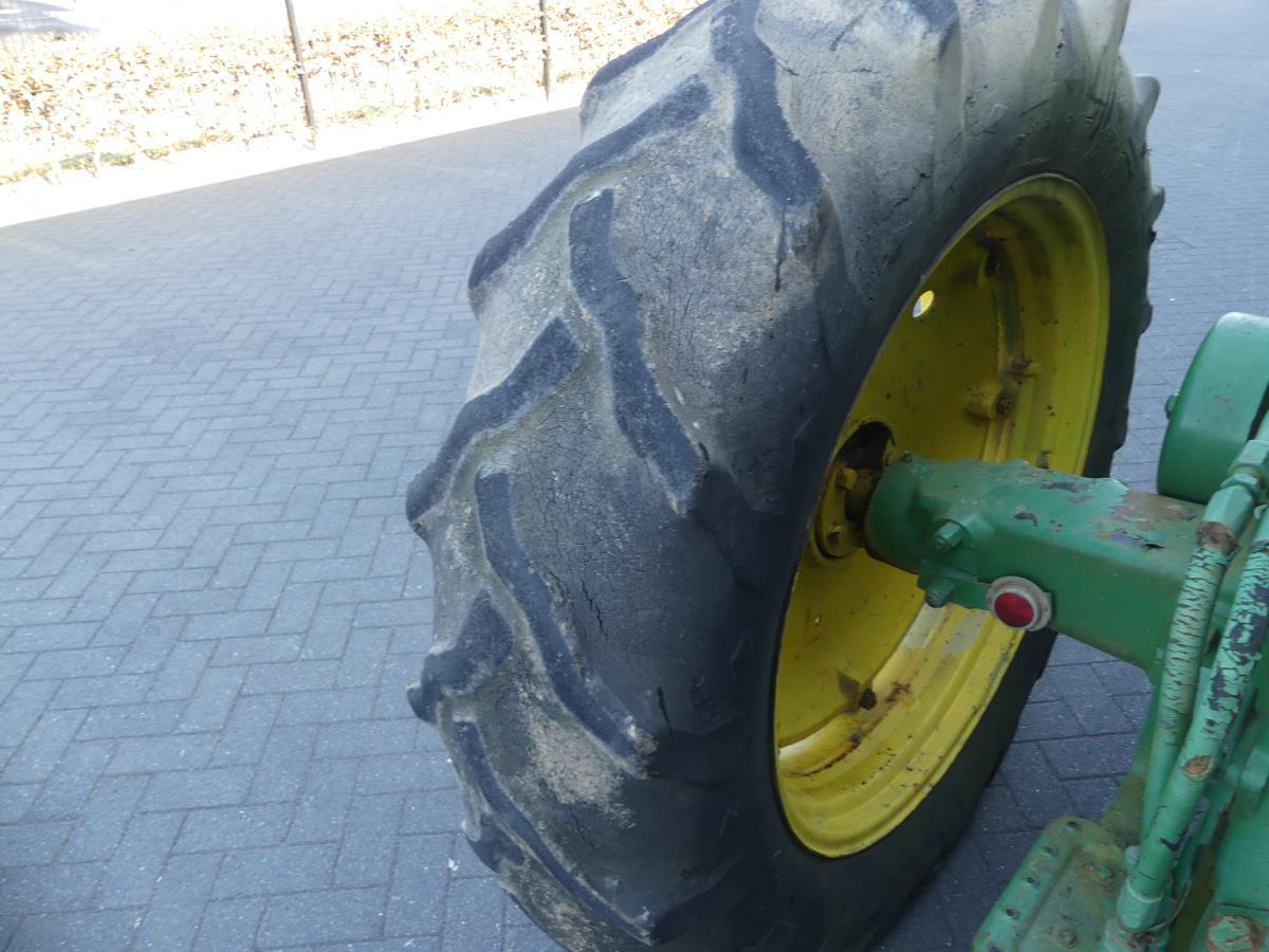 Farm tractor John-Deere 730: picture 8