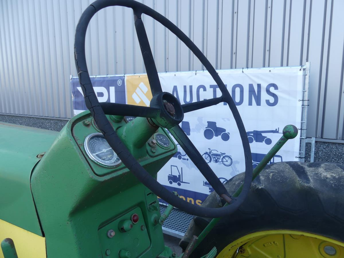 Farm tractor John-Deere 730: picture 18