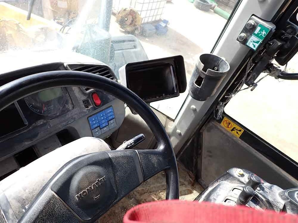 Wheel loader Komatsu WA380-8: picture 14