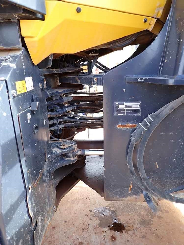 Wheel loader Komatsu WA380-8: picture 17