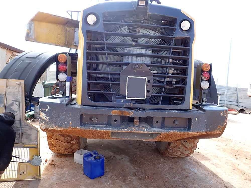 Wheel loader Komatsu WA380-8: picture 9