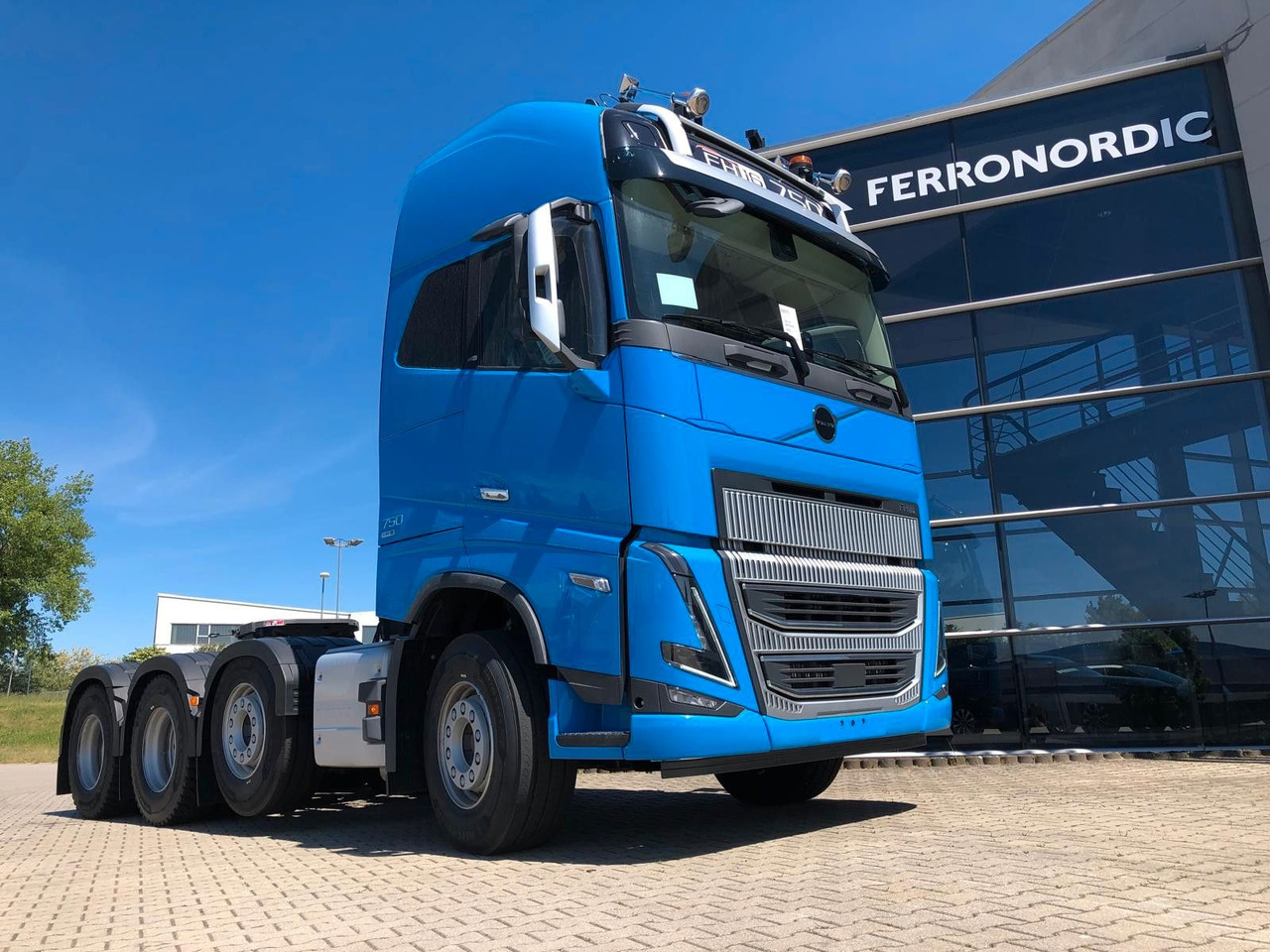 Volvo FH16 750 XL 8x4 Tridem*100T*Kriechgänge*Retarder Volvo FH16 750 XL 8x4 Tridem*100T*Kriechgänge*Retarder - Tractor unit: picture 1 Volvo FH16 750 XL 8x4 Tridem*100T*Kriechgänge*Retarder Volvo FH16 750 XL 8x4 Tridem*100T*Kriechgänge*Retarder - Tractor unit: picture 1