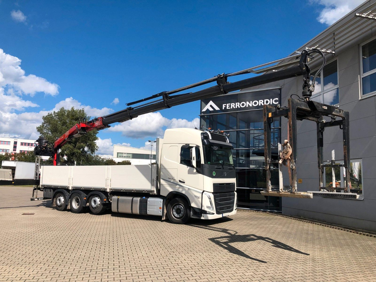 Volvo FH460 8x2 TRIDEM VLA&NLA gelenkt*FASSI F215AS.24 - Dropside/ Flatbed truck, Crane truck: picture 2 Volvo FH460 8x2 TRIDEM VLA&NLA gelenkt*FASSI F215AS.24 - Dropside/ Flatbed truck, Crane truck: picture 2