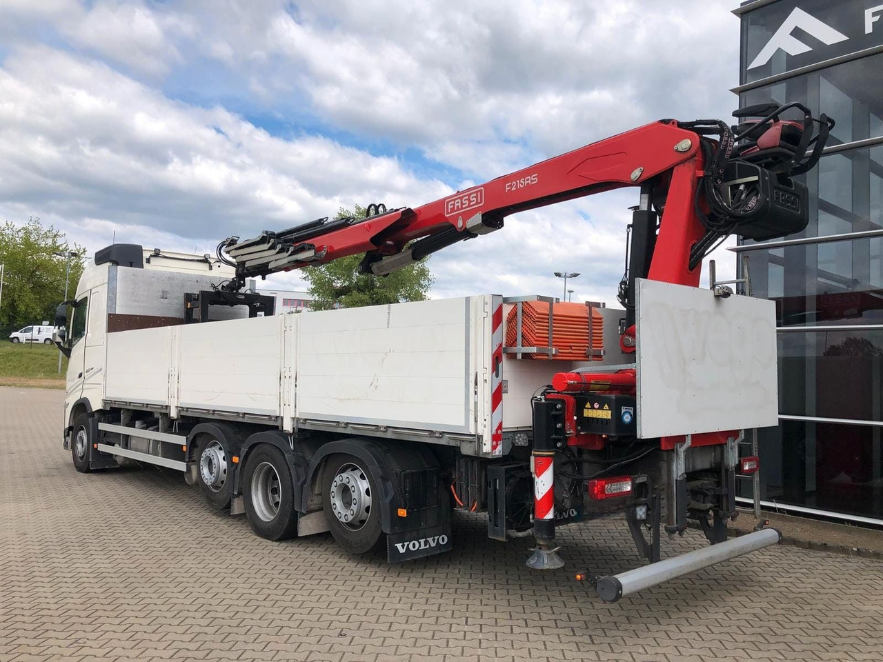 Volvo FH460 8x2 TRIDEM VLA&NLA gelenkt*FASSI F215AS.24 - Crane truck: picture 5 Volvo FH460 8x2 TRIDEM VLA&NLA gelenkt*FASSI F215AS.24 - Crane truck: picture 5