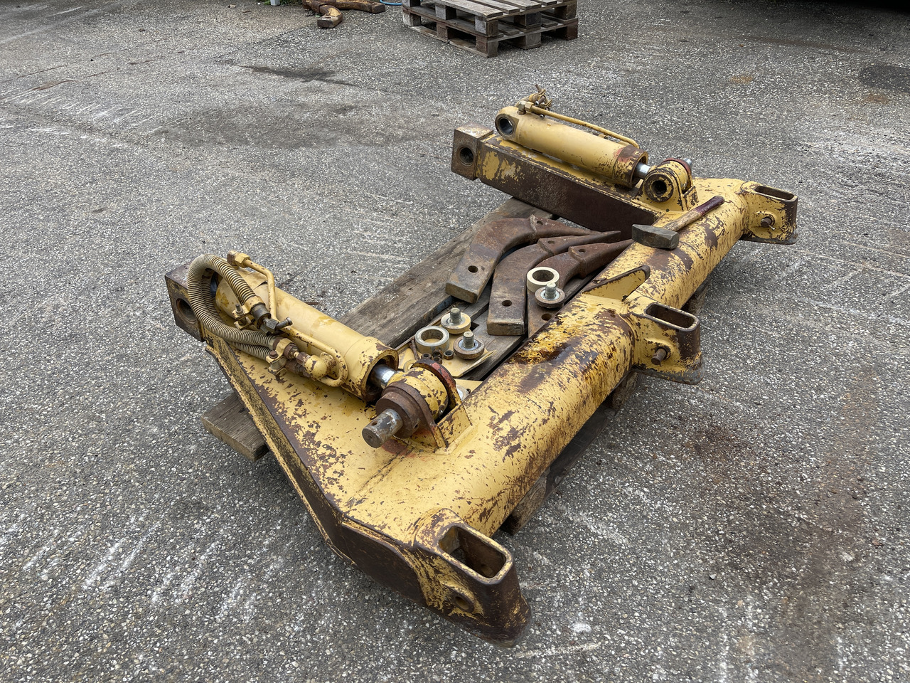 CATERPILLAR Multi Shank - Ripper for Crawler loader: picture 1 CATERPILLAR Multi Shank - Ripper for Crawler loader: picture 1