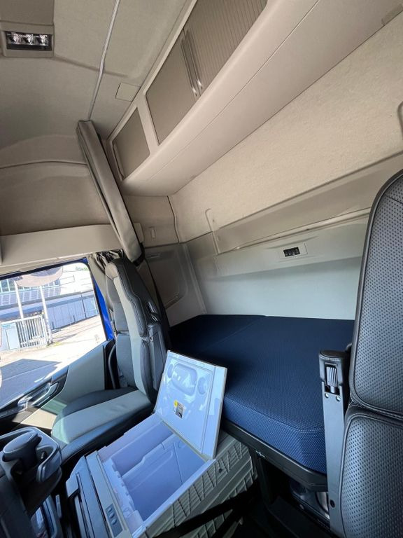 Tractor unit Volvo FH460 4x2 SZM: picture 9