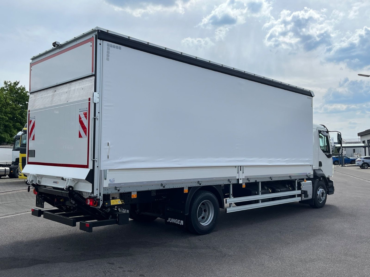 Volvo FL 14.245 Junge Schiebeplanenaufbau LBW - Curtainsider truck: picture 5 Volvo FL 14.245 Junge Schiebeplanenaufbau LBW - Curtainsider truck: picture 5