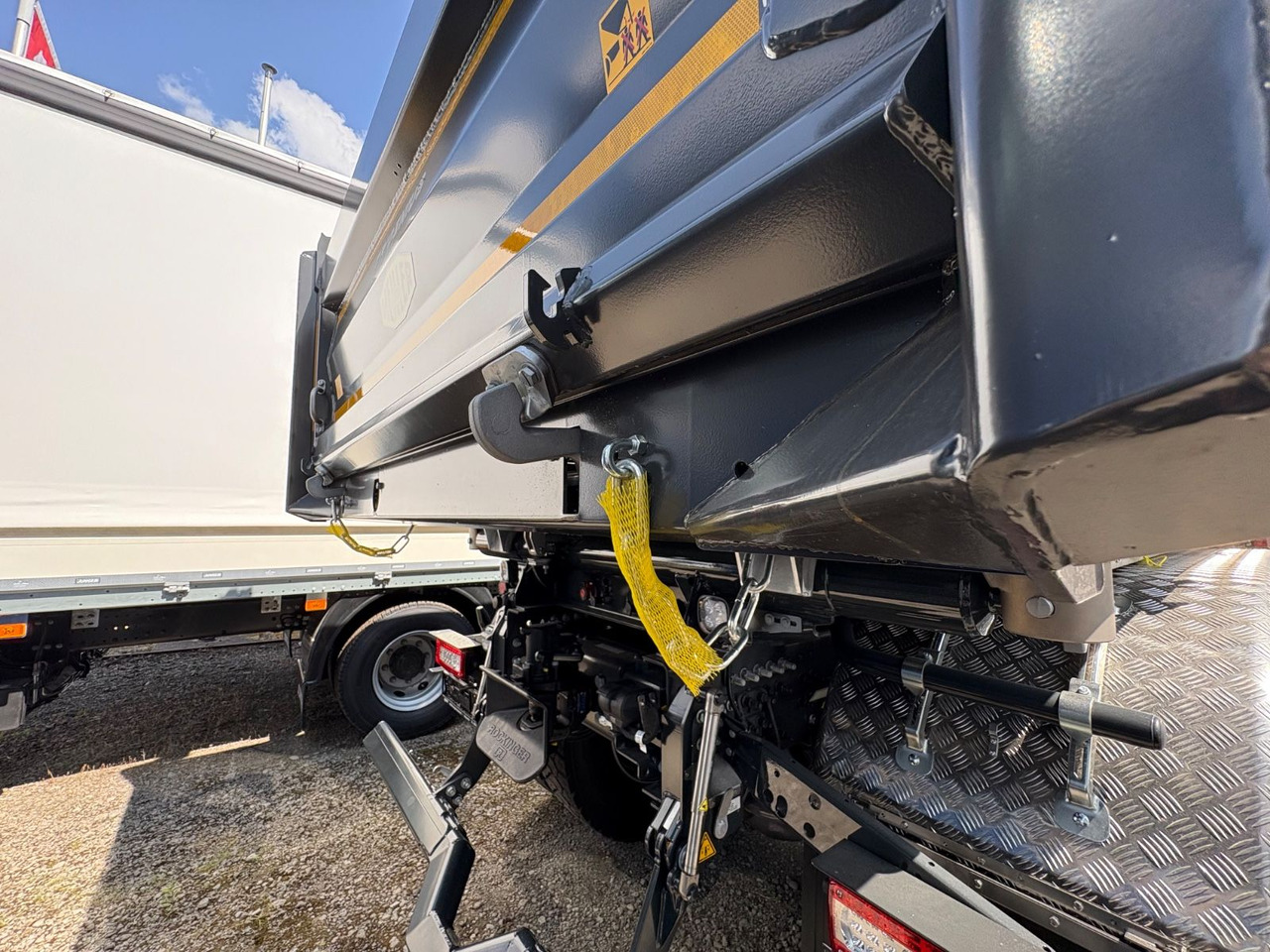 Tipper Volvo FMX 500 6x4  X-High Meiller Trigenius D316: picture 18