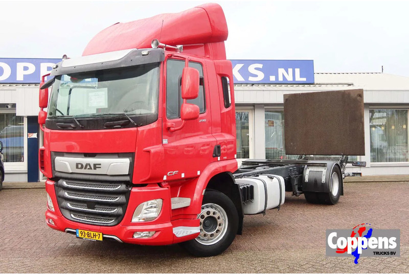 DAF CF 290 FA Chassis + 2500 KG Dhollandia laadklep - Cab chassis truck: picture 1 DAF CF 290 FA Chassis + 2500 KG Dhollandia laadklep - Cab chassis truck: picture 1