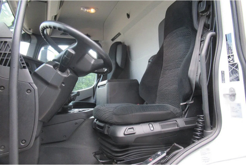 Mercedes-Benz Actros 1832 1832 LL 4x2 - Box truck: picture 5 Mercedes-Benz Actros 1832 1832 LL 4x2 - Box truck: picture 5