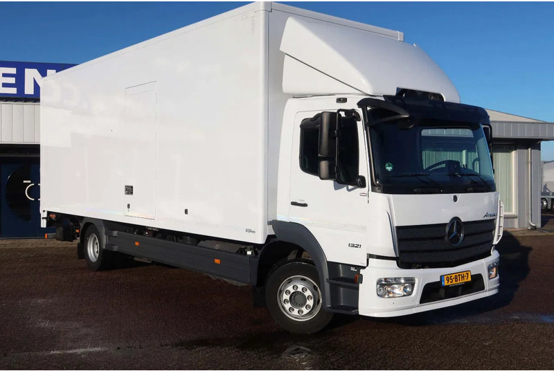 Mercedes-Benz Atego 1321L Bakwagen Laadklep 2000kg / 3 Stoelen!! - Box truck: picture 2 Mercedes-Benz Atego 1321L Bakwagen Laadklep 2000kg / 3 Stoelen!! - Box truck: picture 2