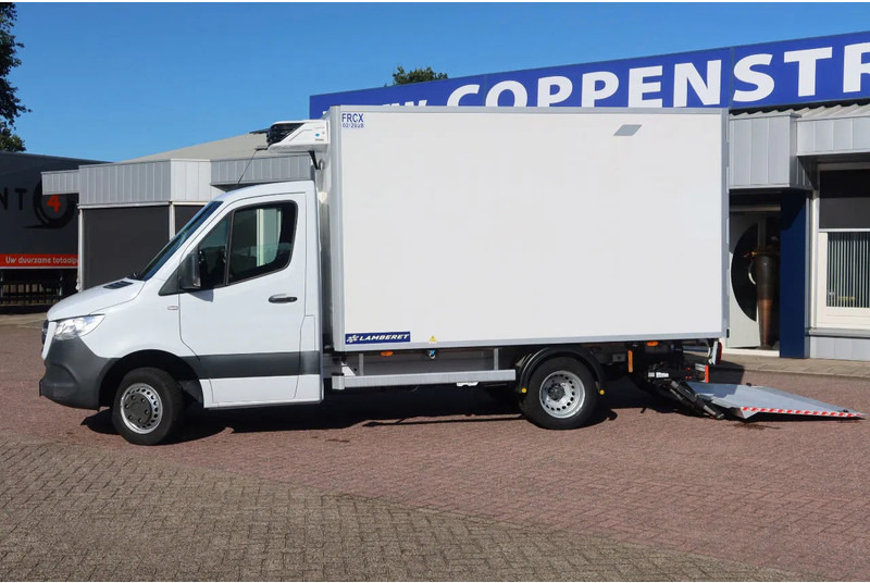 Mercedes-Benz Sprinter 516 CDI Koel/Vries + Dhollandia Klep 750 kg Carrier 300 Xarios Dag + nacht 220 Volt - Refrigerated van: picture 2 Mercedes-Benz Sprinter 516 CDI Koel/Vries + Dhollandia Klep 750 kg Carrier 300 Xarios Dag + nacht 220 Volt - Refrigerated van: picture 2