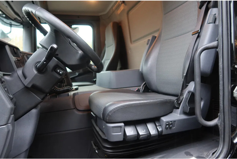 Scania P250 Bak+ Klep Dhollandia 1500 kg. Black line - Box truck: picture 5 Scania P250 Bak+ Klep Dhollandia 1500 kg. Black line - Box truck: picture 5