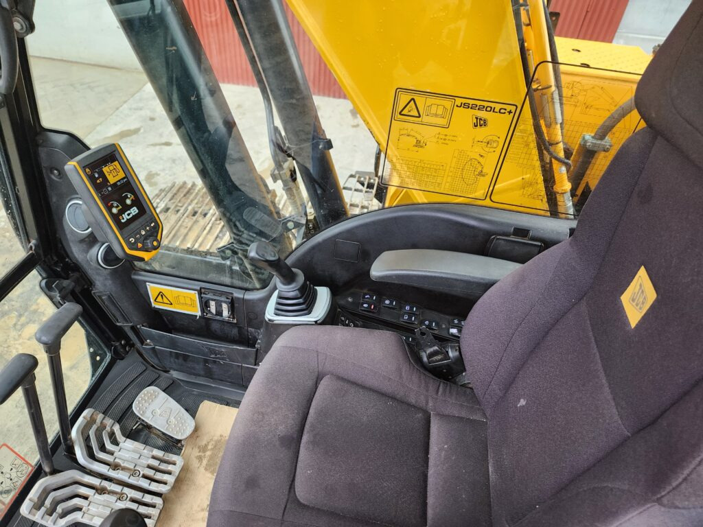 Crawler excavator JCB JS220LC+T4i: picture 9