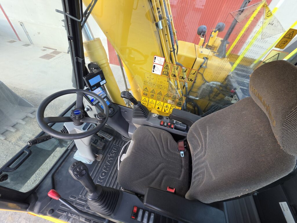 Wheel excavator KOMATSU PW148-11: picture 10 Wheel excavator KOMATSU PW148-11: picture 10