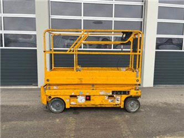 Haulotte Compact 8 - Scherenarbeitsbühne 8,2m, BJ 2021 - Scissor lift: picture 1 Haulotte Compact 8 - Scherenarbeitsbühne 8,2m, BJ 2021 - Scissor lift: picture 1