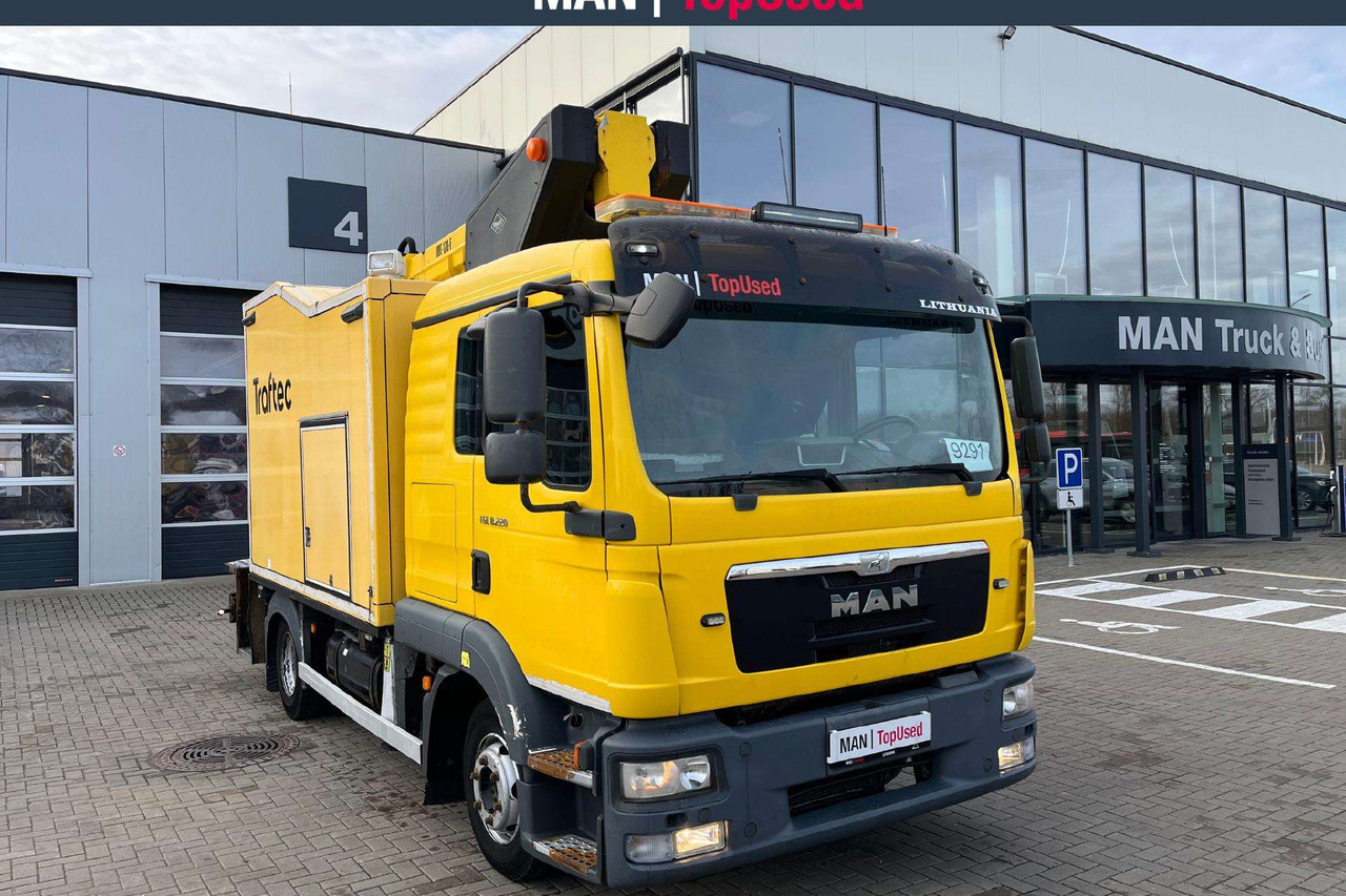 MAN 8.220 4X2 bokštelis(9291) - Crane truck: picture 2 MAN 8.220 4X2 bokštelis(9291) - Crane truck: picture 2