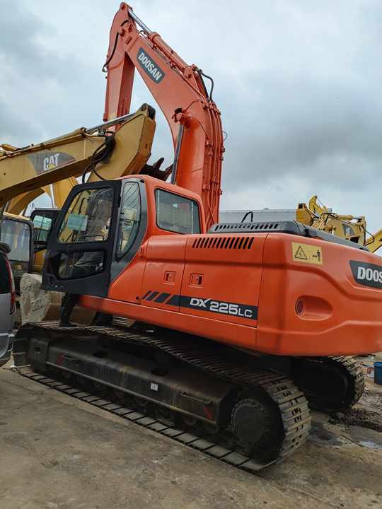 Best Selling DOOSAN excavator machine construction used machinery equipment dx225 DX60 DX70 DH60 DH220 used excavators in stock - Excavator: picture 5 Best Selling DOOSAN excavator machine construction used machinery equipment dx225 DX60 DX70 DH60 DH220 used excavators in stock - Excavator: picture 5