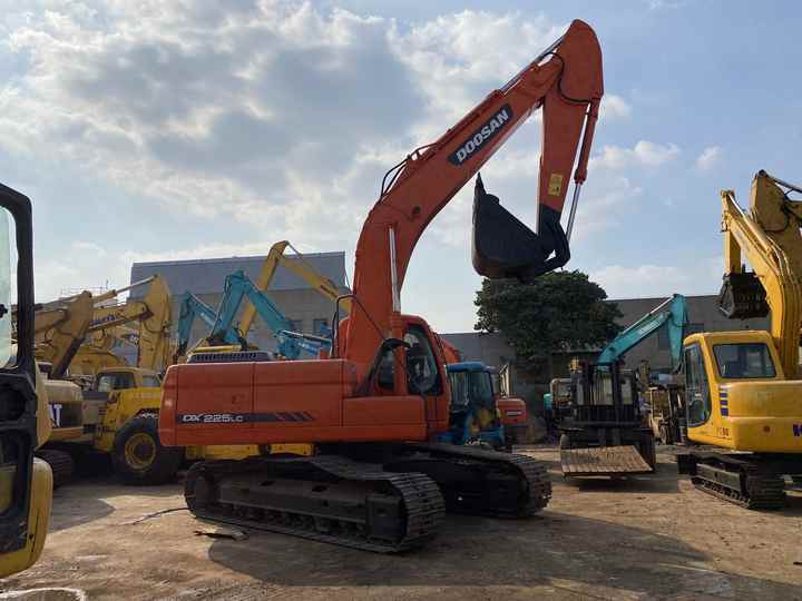 Best Selling DOOSAN excavator machine construction used machinery equipment dx225 DX60 DX70 DH60 DH220 used excavators in stock - Excavator: picture 3 Best Selling DOOSAN excavator machine construction used machinery equipment dx225 DX60 DX70 DH60 DH220 used excavators in stock - Excavator: picture 3