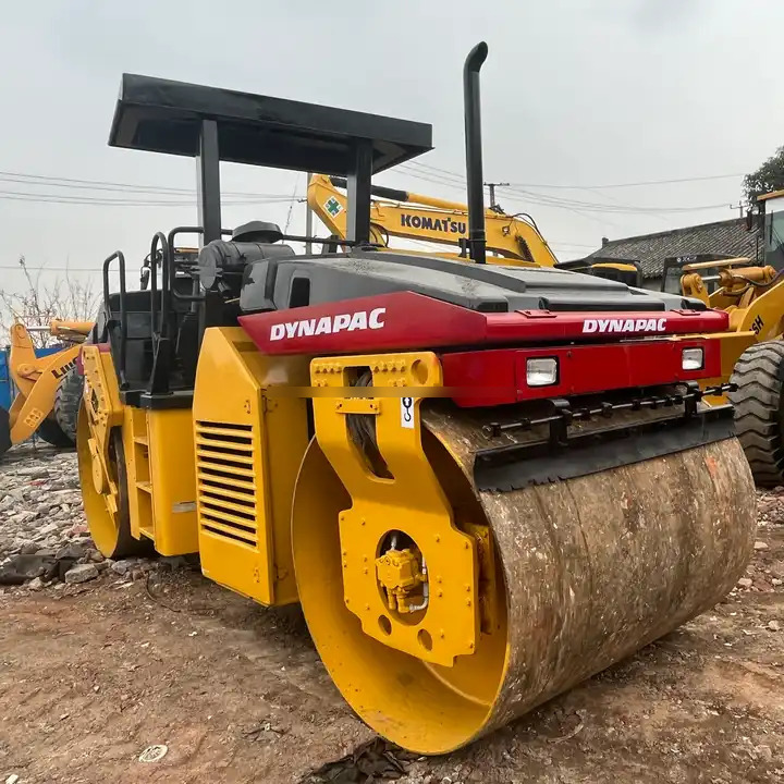 High Quality Used Industrial Compactor Machine Dynapac Cc 422 Hydraulic Vibrating Road Roller For Sale With High Quality - Road roller: picture 2 High Quality Used Industrial Compactor Machine Dynapac Cc 422 Hydraulic Vibrating Road Roller For Sale With High Quality - Road roller: picture 2