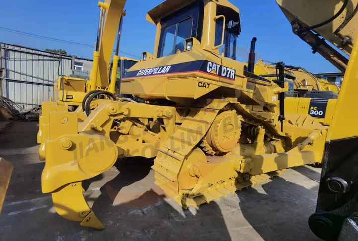 Japan Imported Caterpillar D9R Bulldozer Japan Original Cat D9n D8r Used Bulldozers - Bulldozer: picture 5 Japan Imported Caterpillar D9R Bulldozer Japan Original Cat D9n D8r Used Bulldozers - Bulldozer: picture 5