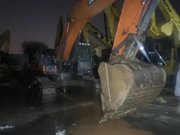 Original Doosan Dx420 Used Excavator/few Working Hours Used 420 Doosan Excavator Dx420 In Stock - Crawler excavator: picture 3 Original Doosan Dx420 Used Excavator/few Working Hours Used 420 Doosan Excavator Dx420 In Stock - Crawler excavator: picture 3