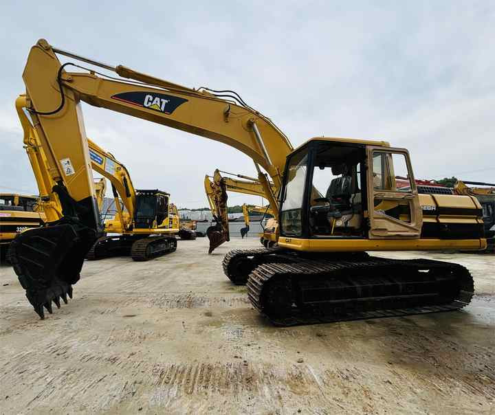 Super Good Condition Japanese Made Used Cat 320b 320bl Hydraulic Tracked Excavator At Favorable Price In Shanghai - Crawler excavator: picture 1 Super Good Condition Japanese Made Used Cat 320b 320bl Hydraulic Tracked Excavator At Favorable Price In Shanghai - Crawler excavator: picture 1