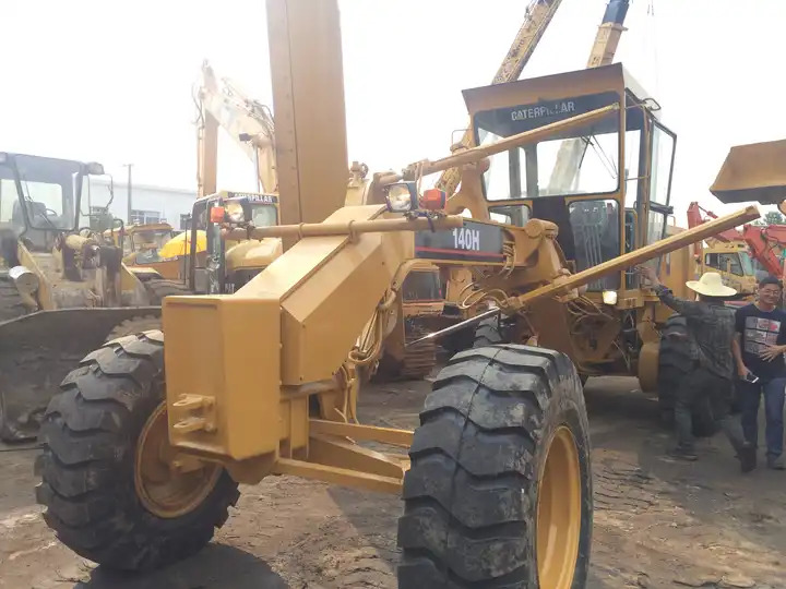Used Cat 140H motor grader with good condition,USED heavy equipment used motor grader CAT 140H grader in China on sale - Grader: picture 3 Used Cat 140H motor grader with good condition,USED heavy equipment used motor grader CAT 140H grader in China on sale - Grader: picture 3
