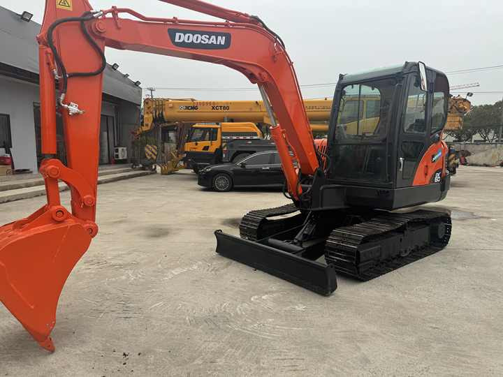 Used Excavator Doosan Dx60 Excavators Earth-moving Machinery Doosan Dx60 Dx80 Dx75 Dx225 Dh55 Dx60-9c for Sale - Crawler excavator: picture 5 Used Excavator Doosan Dx60 Excavators Earth-moving Machinery Doosan Dx60 Dx80 Dx75 Dx225 Dh55 Dx60-9c for Sale - Crawler excavator: picture 5