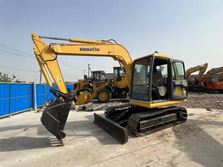 Komatsu used pc60-7 excavator/used 6ton excavator /Komatsu japan pc60-7 mini used excavator for sale Komatsu  excavator - Crawler excavator: picture 4 Komatsu used pc60-7 excavator/used 6ton excavator /Komatsu japan pc60-7 mini used excavator for sale Komatsu  excavator - Crawler excavator: picture 4