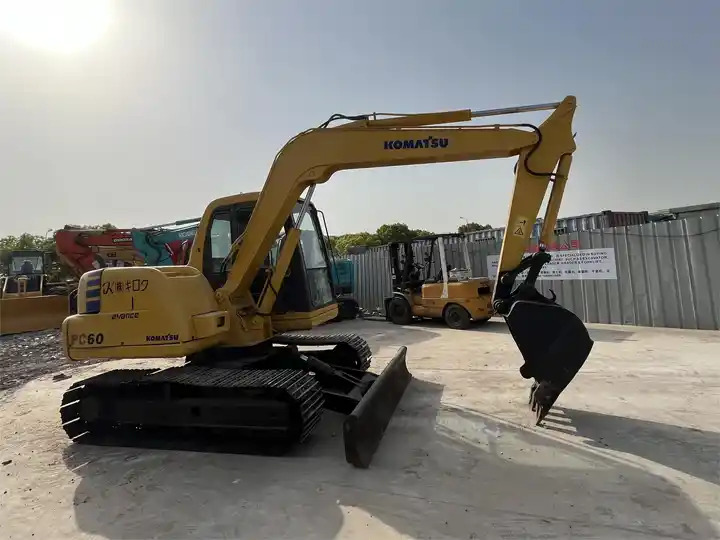 Komatsu used pc60-7 excavator/used 6ton excavator /Komatsu japan pc60-7 mini used excavator for sale Komatsu  excavator - Crawler excavator: picture 5 Komatsu used pc60-7 excavator/used 6ton excavator /Komatsu japan pc60-7 mini used excavator for sale Komatsu  excavator - Crawler excavator: picture 5
