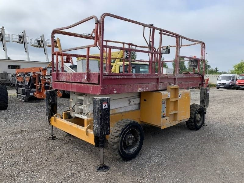 Haulotte H12SX - 12m, 4x4, diesel - Scissor lift: picture 2 Haulotte H12SX - 12m, 4x4, diesel - Scissor lift: picture 2