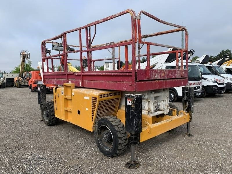 Haulotte H12SX - 12m, 4x4, diesel - Scissor lift: picture 1 Haulotte H12SX - 12m, 4x4, diesel - Scissor lift: picture 1