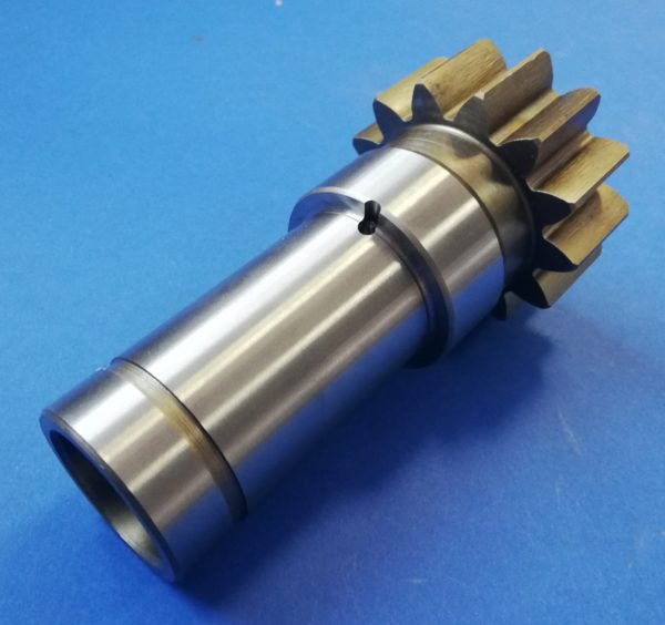 010440A Yanmar YB151U Schwenkmotorwelle - Swing motor for Construction machinery: picture 2 010440A Yanmar YB151U Schwenkmotorwelle - Swing motor for Construction machinery: picture 2