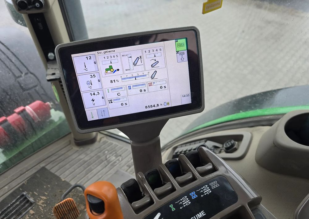 John Deere 8270R - Farm tractor: picture 4 John Deere 8270R - Farm tractor: picture 4