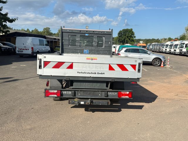 Iveco Daily 35 S 12 - Flatbed van: picture 4 Iveco Daily 35 S 12 - Flatbed van: picture 4