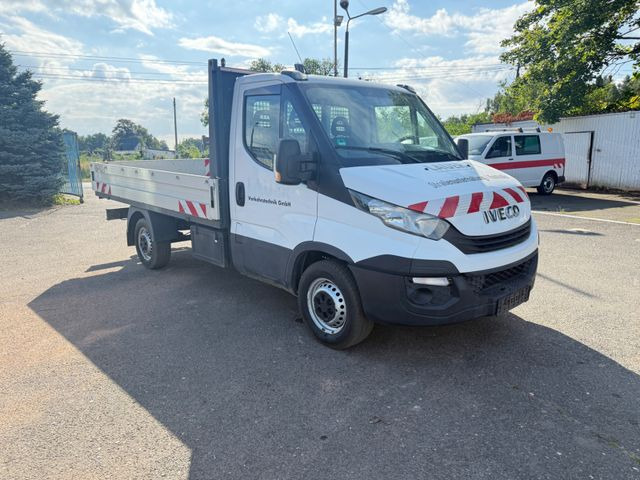 Iveco Daily 35 S 12 - Flatbed van: picture 1 Iveco Daily 35 S 12 - Flatbed van: picture 1