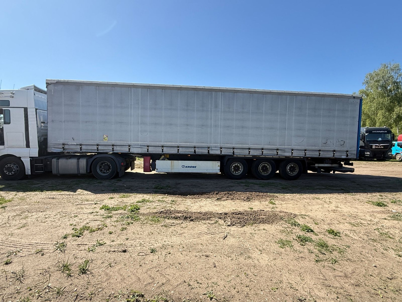 Krone SD mit Ladebordwand - Curtainsider semi-trailer: picture 4 Krone SD mit Ladebordwand - Curtainsider semi-trailer: picture 4