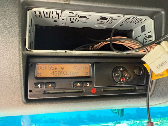 Tractor unit MAN TGX 18.440: picture 14